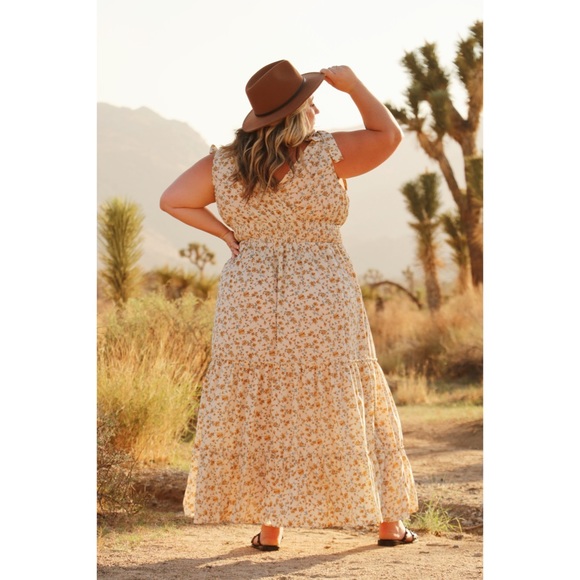 Plus Size Floral Maxi Dress - Picture 6 of 7